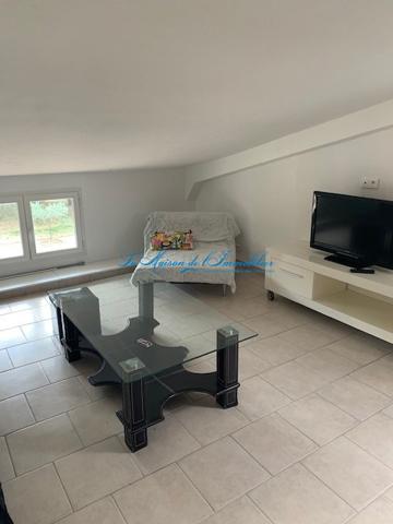 Tornac, au calme, belle propriété de 3 logements sur 5000 m2 de terrain avec piscine.