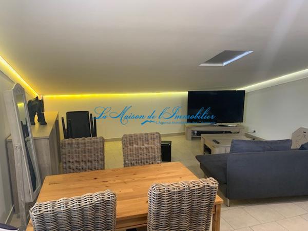 Tornac, au calme, belle propriété de 3 logements sur 5000 m2 de terrain avec piscine.