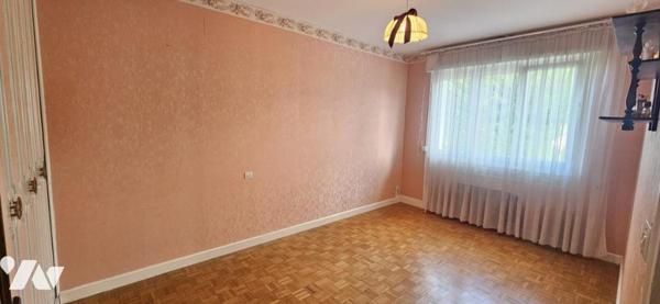 Dans un village calme maison a fort potentiel