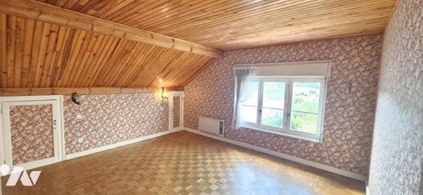 Dans un village calme maison a fort potentiel