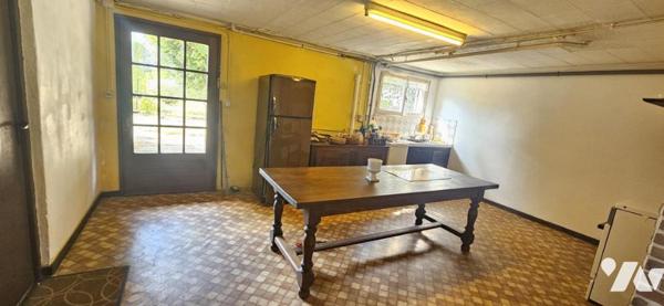 Dans un village calme maison a fort potentiel
