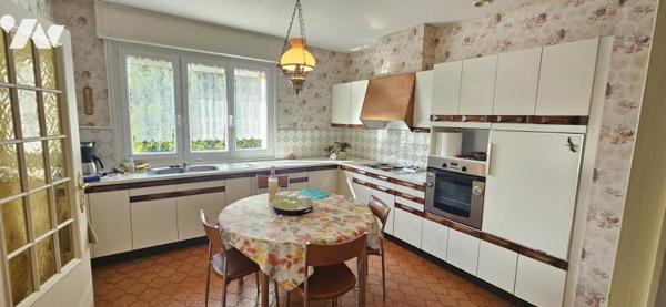 Dans un village calme maison a fort potentiel