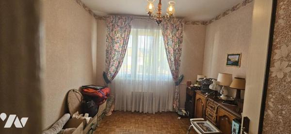 Dans un village calme maison a fort potentiel