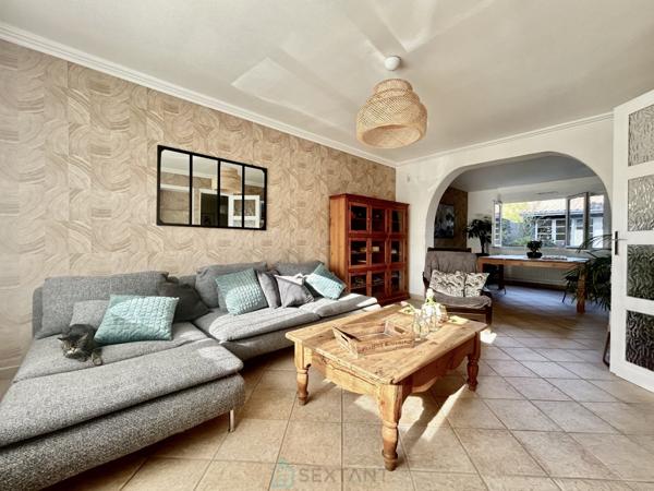 Jolie maison sur secteur calme proche de toutes commodités.