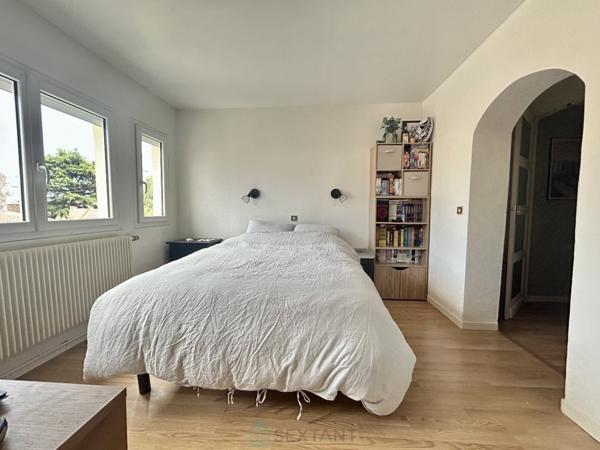Jolie maison sur secteur calme proche de toutes commodités.