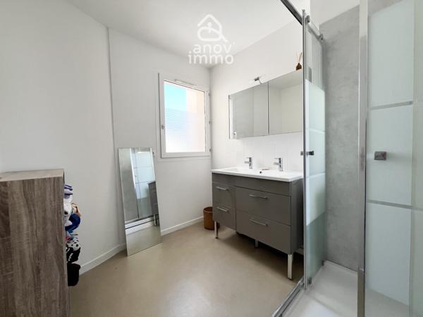 Appartement
                                                                                                                                                                                                                                                                                                                        4 pièce(s)                                                                                                                                                                                                          3 chambre(s)                                                                                                                                                                                                          84.6  m²