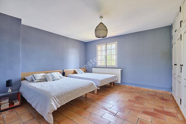 Mas rénové d'environ 200 m2 sur 1.6 ha en campagne de Cucuron