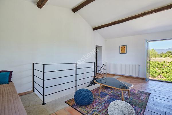 Mas rénové d'environ 200 m2 sur 1.6 ha en campagne de Cucuron