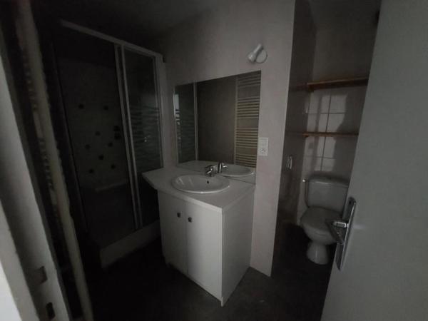 REF 10435 - 15 RUE DES FARGES - F1 au 3ème étage