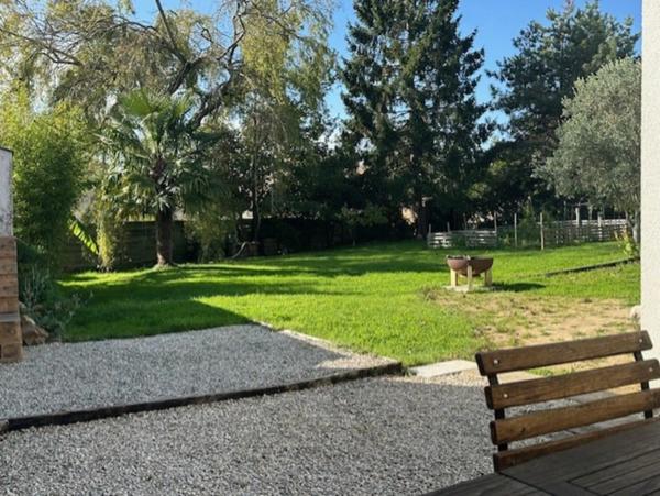 Aubigny-Les Clouzeaux, Maison en pierre dans le bourg 4 chambres avec jardin env. 800 m²