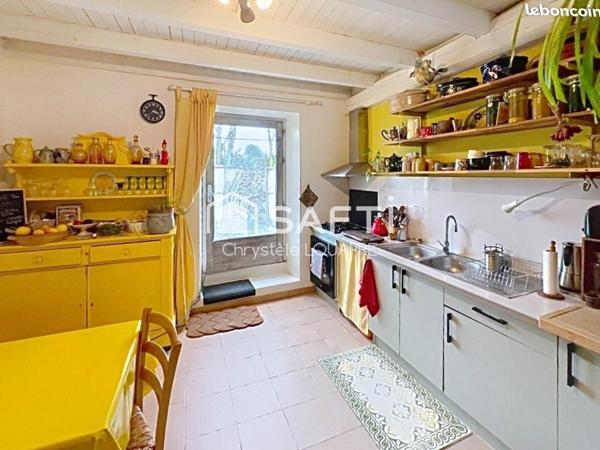 Maison divisée en 4 logements locatifs