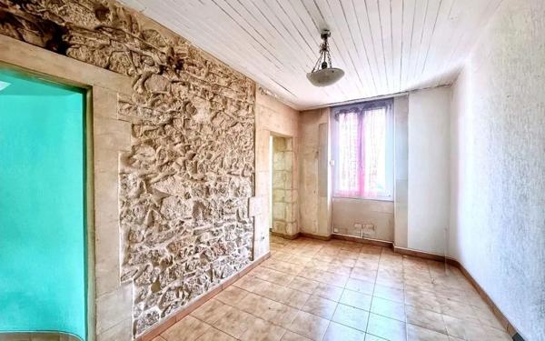 Immeuble à vendre    2 pièces • 74 m2 Nîmes
