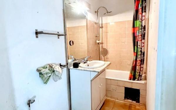 Immeuble à vendre    2 pièces • 74 m2 Nîmes