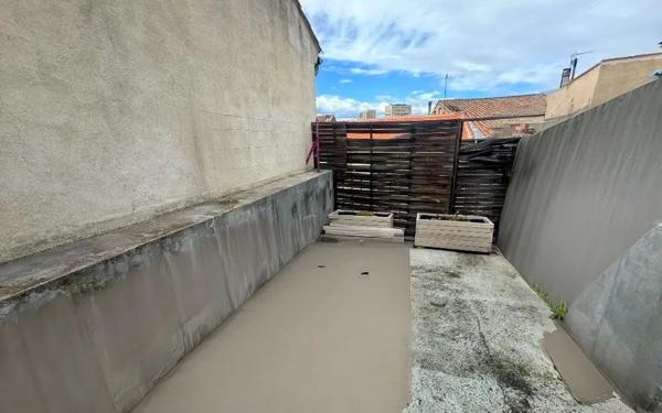 Immeuble à vendre    2 pièces • 74 m2 Nîmes