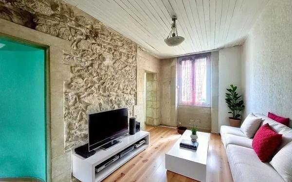 Immeuble à vendre    2 pièces • 74 m2 Nîmes