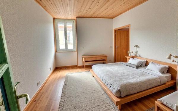 Immeuble à vendre    2 pièces • 74 m2 Nîmes