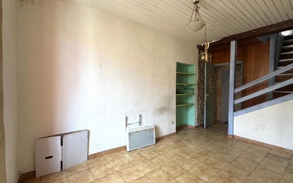 Immeuble à vendre    2 pièces • 74 m2 Nîmes