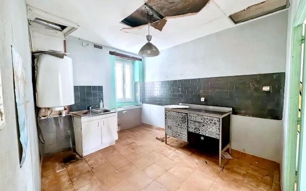 Immeuble à vendre    2 pièces • 74 m2 Nîmes