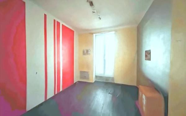 Immeuble à vendre    2 pièces • 74 m2 Nîmes