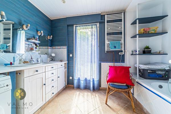Maison
                                                                                                                                                                                                                                                                                                                        7 pièce(s)                                                                                                                                                                                                          5 chambre(s)                                                                                                                                                                                                          230  m²