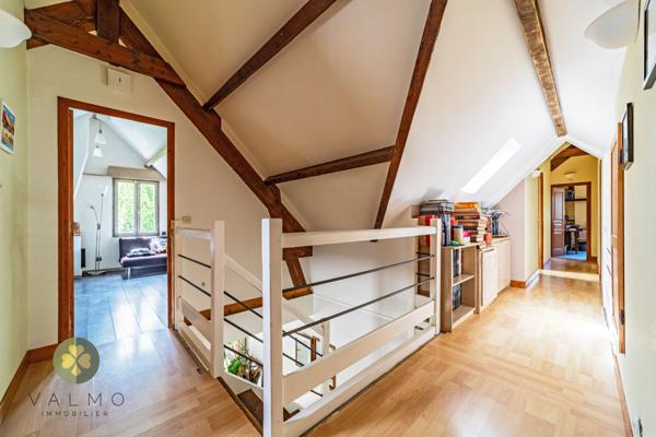 Maison
                                                                                                                                                                                                                                                                                                                        7 pièce(s)                                                                                                                                                                                                          5 chambre(s)                                                                                                                                                                                                          230  m²