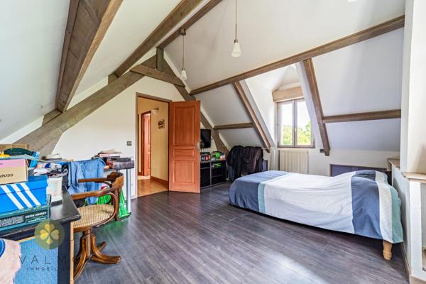 Maison
                                                                                                                                                                                                                                                                                                                        7 pièce(s)                                                                                                                                                                                                          5 chambre(s)                                                                                                                                                                                                          230  m²