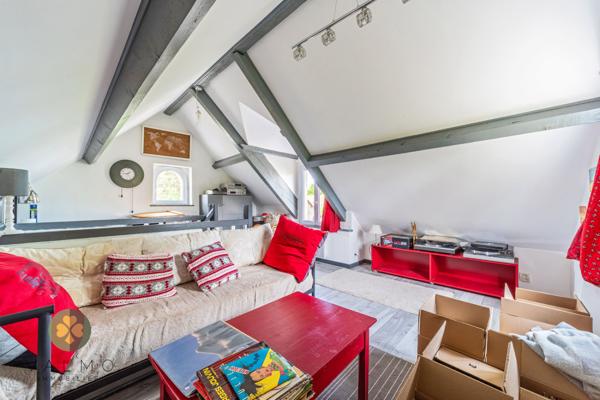 Maison
                                                                                                                                                                                                                                                                                                                        7 pièce(s)                                                                                                                                                                                                          5 chambre(s)                                                                                                                                                                                                          230  m²