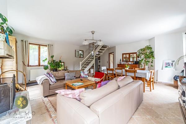 Maison
                                                                                                                                                                                                                                                                                                                        7 pièce(s)                                                                                                                                                                                                          5 chambre(s)                                                                                                                                                                                                          230  m²