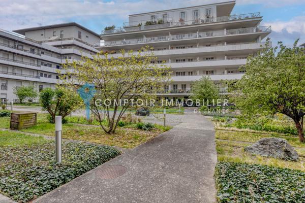 Appartement
                                                                                                                                                                                                                                                                                                                        3 pièce(s)                                                                                                                                                                                                          2 chambre(s)                                                                                                                                                                                                          70  m²