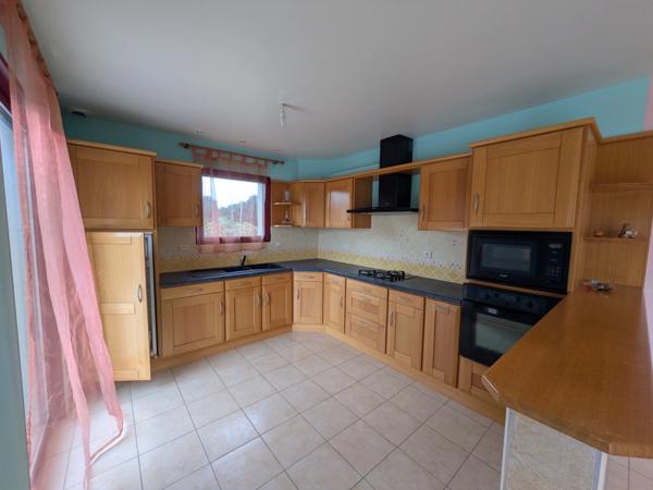 PLOUAY EN CAMPAGNE BELLE MAISON DE 6 PIÈCES  150m² ENVIRON HABITABLE SUR PARCELLE DE 2938M²