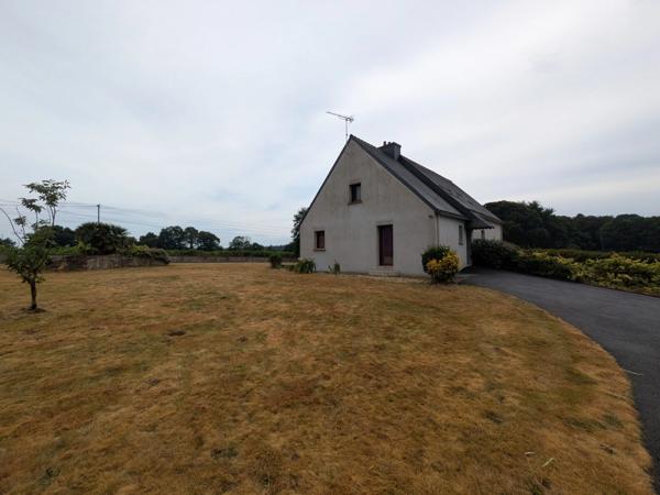 PLOUAY EN CAMPAGNE BELLE MAISON DE 6 PIÈCES  150m² ENVIRON HABITABLE SUR PARCELLE DE 2938M²
