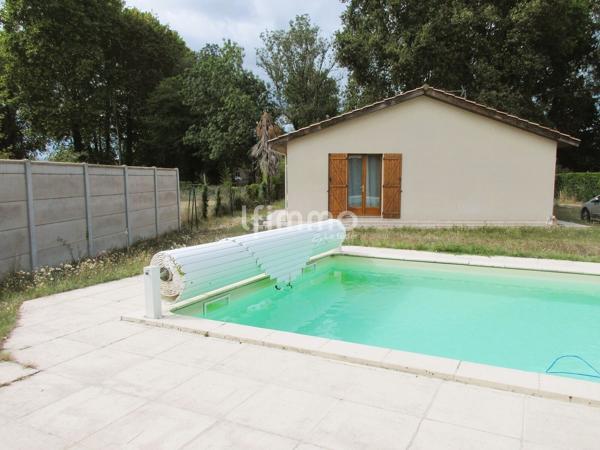 Belle maison de plain-pied avec piscine chauffée et panneaux solaires