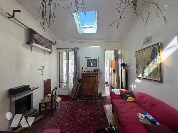 Paris 18ème - Appartement de charme, dernier étage avec balcon/véranda à rénover