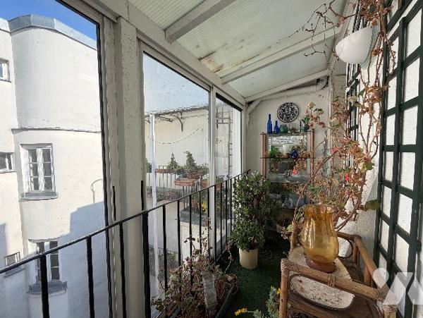 Paris 18ème - Appartement de charme, dernier étage avec balcon/véranda à rénover