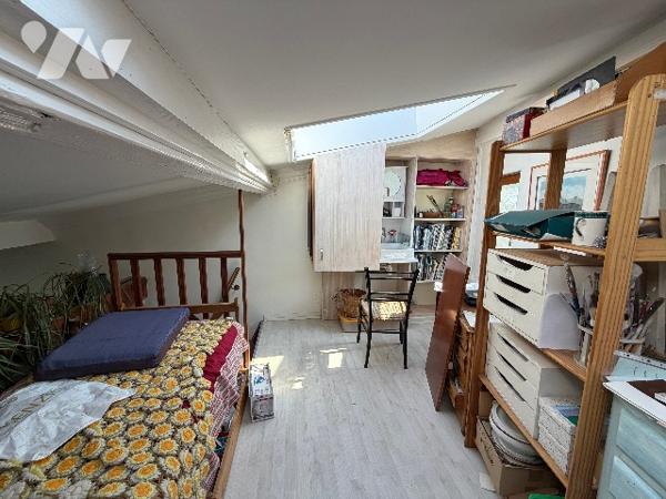 Paris 18ème - Appartement de charme, dernier étage avec balcon/véranda à rénover