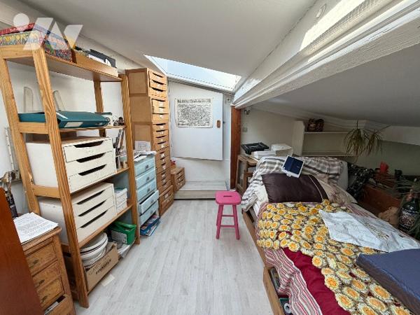 Paris 18ème - Appartement de charme, dernier étage avec balcon/véranda à rénover