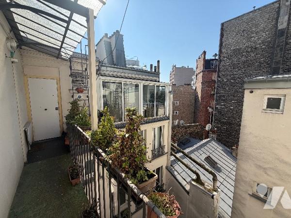 Paris 18ème - Appartement de charme, dernier étage avec balcon/véranda à rénover