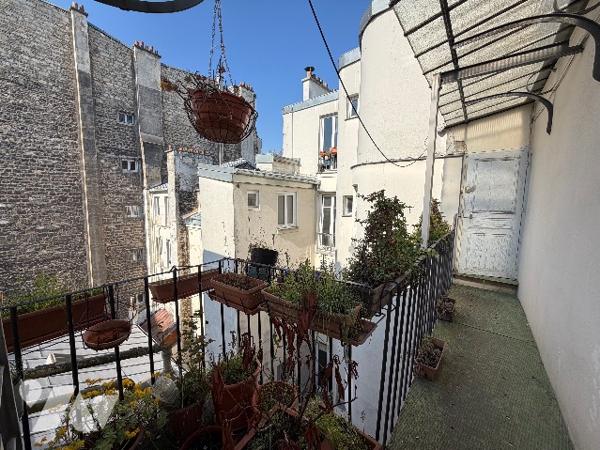 Paris 18ème - Appartement de charme, dernier étage avec balcon/véranda à rénover