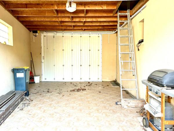 A vendre pavillon familial de plain-pied avec jardin à Distré 49400