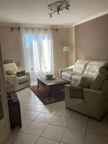 A vendre pavillon familial de plain-pied avec jardin à Distré 49400