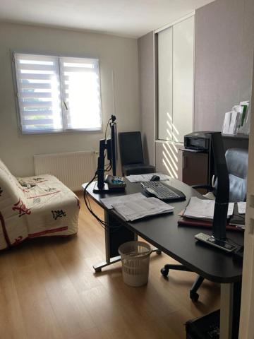 A vendre pavillon familial de plain-pied avec jardin à Distré 49400