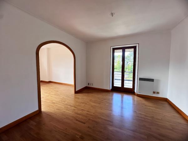 Appartement à BELLEGARDE SUR VALSERINE (01200)