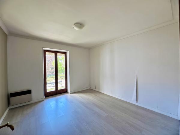 Appartement à BELLEGARDE SUR VALSERINE (01200)