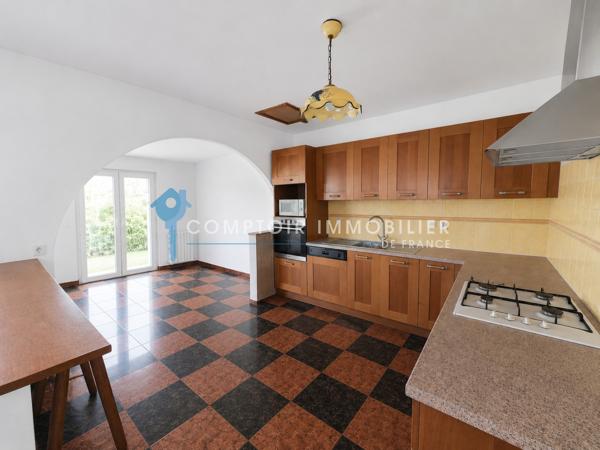 Villa
                                                                                                                                                                                                                                                                                                                        6 pièce(s)                                                                                                                                                                                                          5 chambre(s)                                                                                                                                                                                                          140  m²