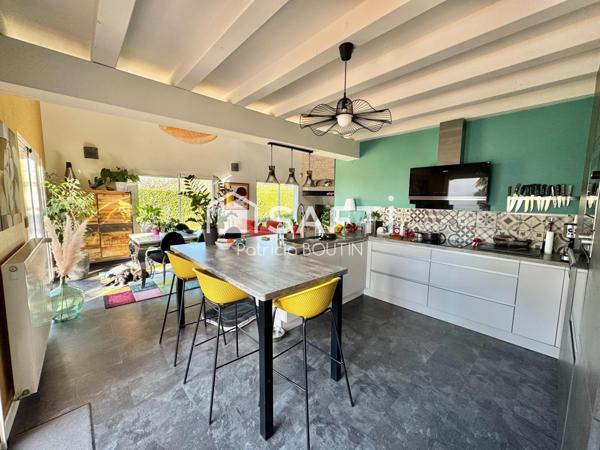 BEAU PAVILLON DE 3 CHAMBRES BUREAU GARAGE ET PISCINE A CHAURAY