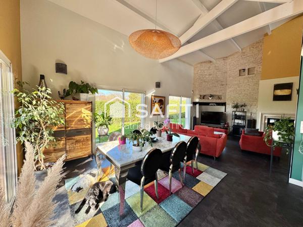 BEAU PAVILLON DE 3 CHAMBRES BUREAU GARAGE ET PISCINE A CHAURAY