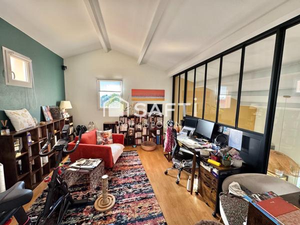 BEAU PAVILLON DE 3 CHAMBRES BUREAU GARAGE ET PISCINE A CHAURAY