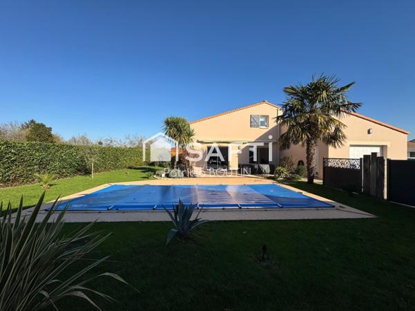 BEAU PAVILLON DE 3 CHAMBRES BUREAU GARAGE ET PISCINE A CHAURAY