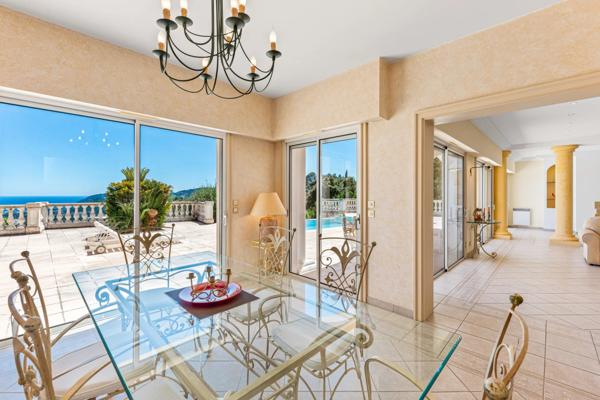 Mandelieu, villa sur les hauteurs, vue mer panoramique