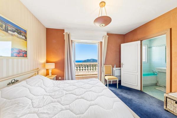 Mandelieu, villa sur les hauteurs, vue mer panoramique